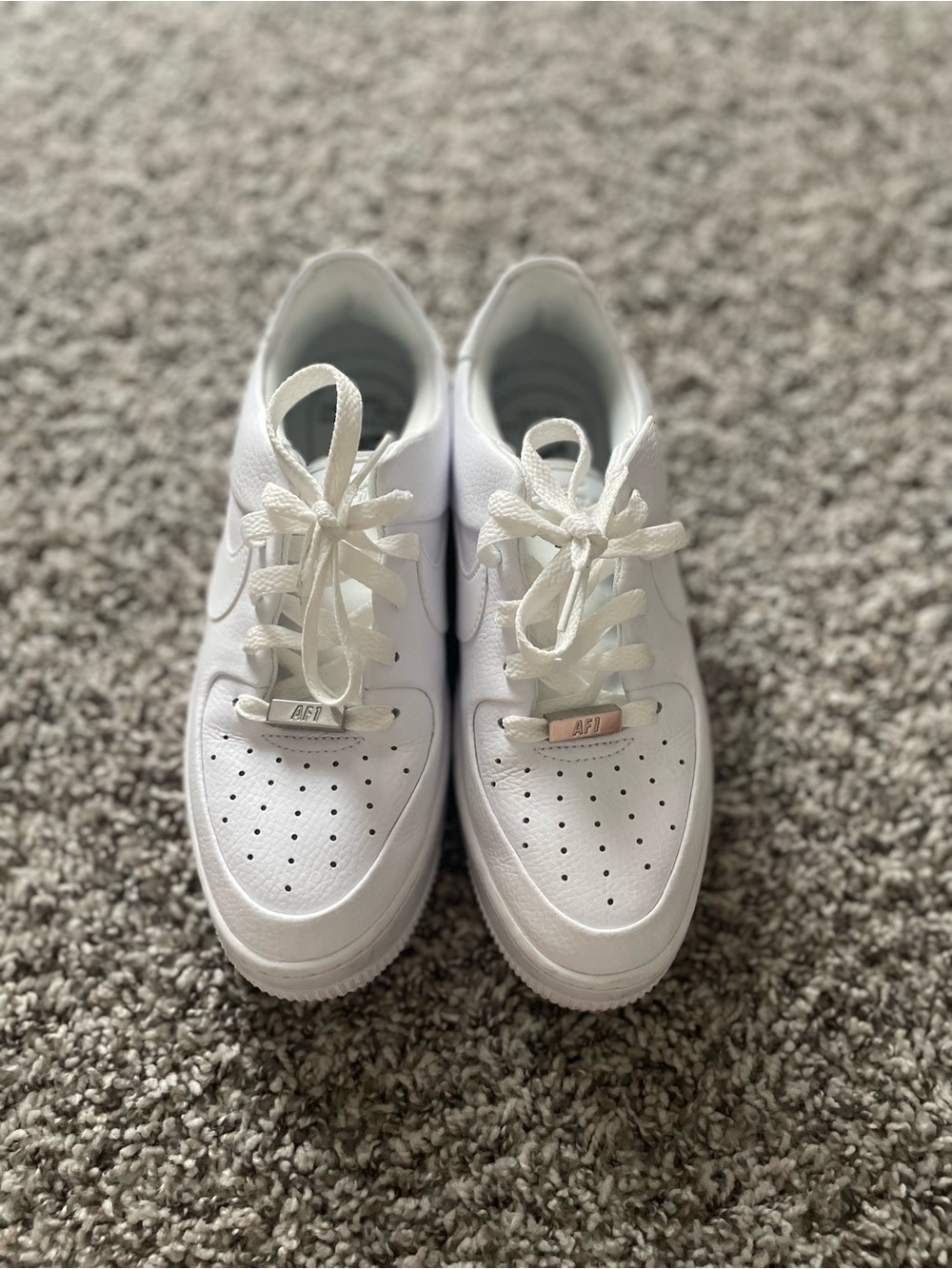 Nike Air Force 1 Sage Low Triple White Womens Size 7 Shoes AR5339-100